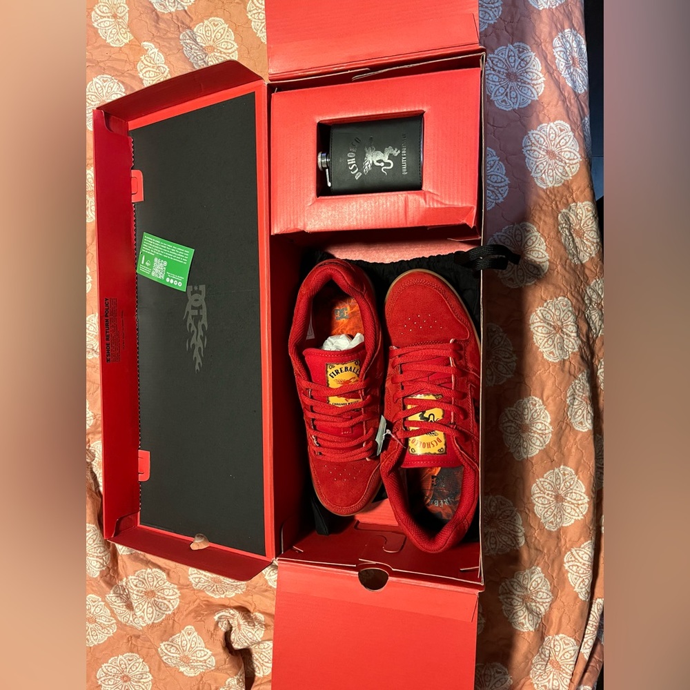 DC shoes Manteca 4 x FIREBALL + Flask Set - Picture 15 of 16